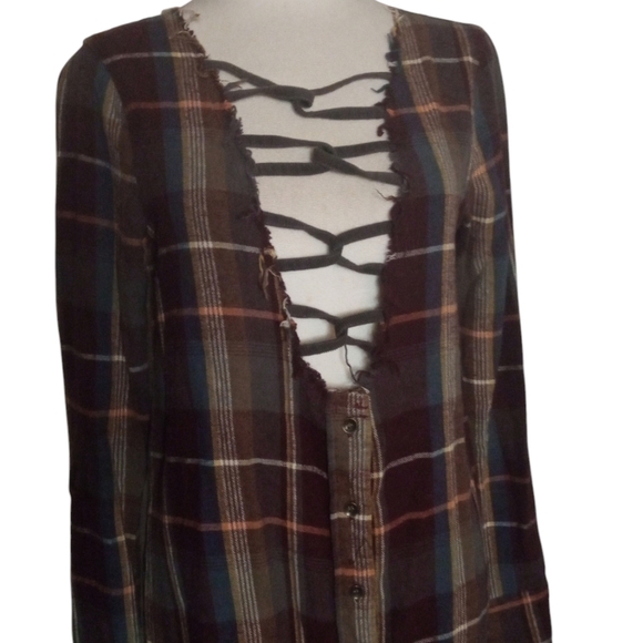 Gilded Interest Open Lace Front Detail Plaid Flannel Top Button Up Size XS - Picture 3 of 9